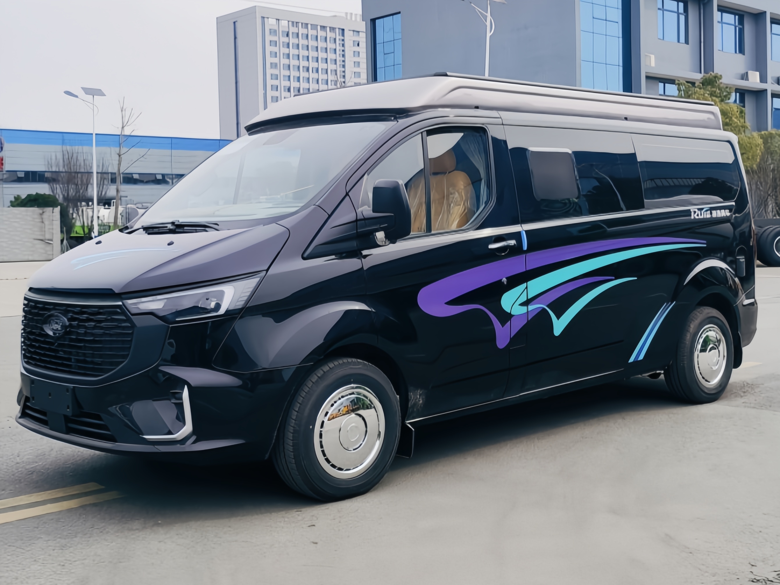 福特V362升頂【后置廚衛】旅居車 福特V362升頂【后置廚衛】旅居車